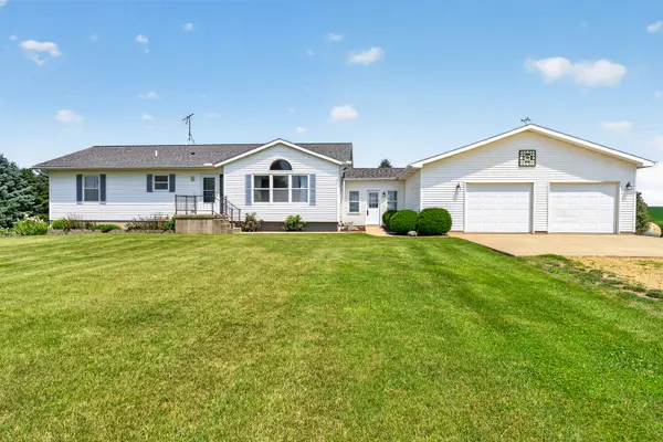3958 200th Street, Clinton, IA 52732