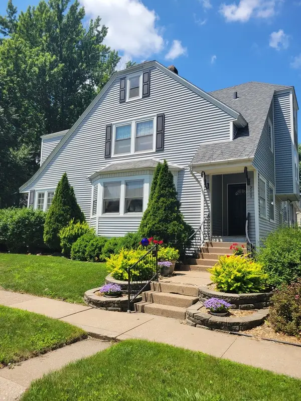 2404 Pershing Avenue, Davenport, IA 52803
