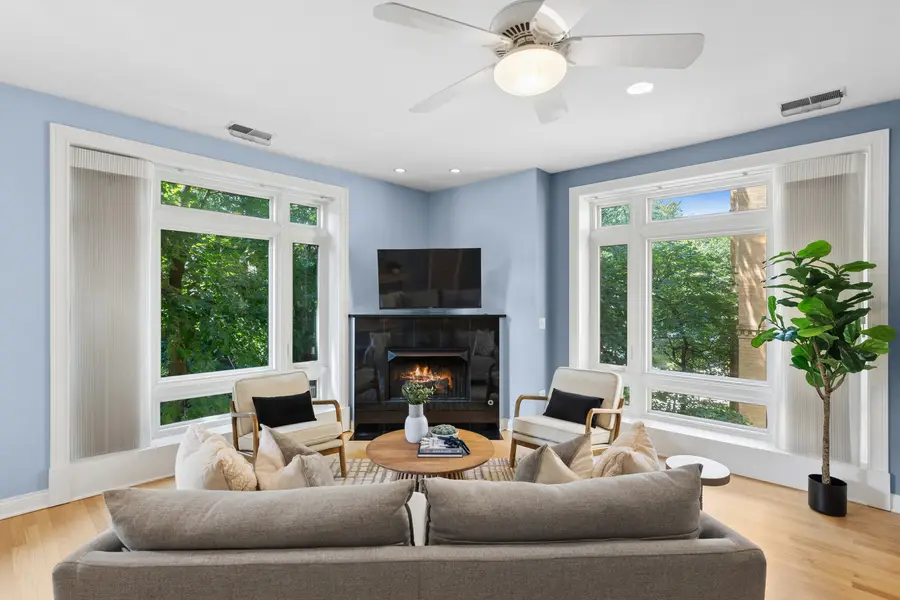 640 W Barry Avenue #204, Chicago, IL 60657 - #2