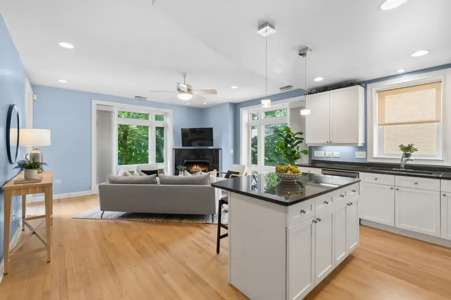 640 W Barry Avenue #204, Chicago, IL 60657 - #3