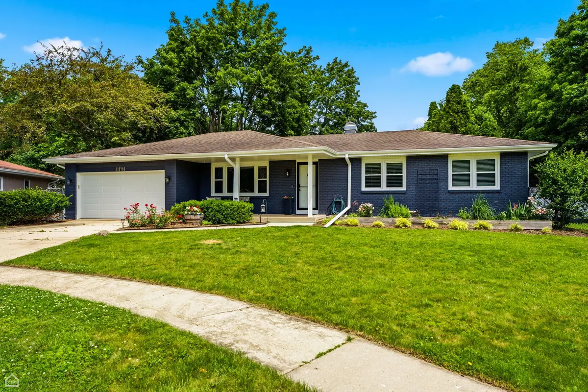 1978 N Fork Circle, Elgin, IL 60123 - #1
