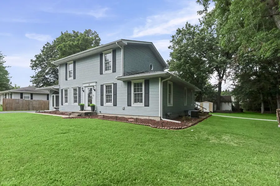 27 Bel Air Drive, Centralia, IL 62801 - #3