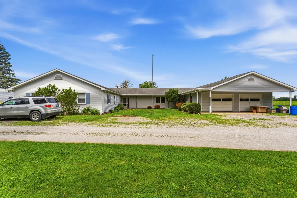 122 County Road 2150 North, Mahomet, IL 61853 - #1