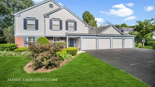 1671 Grosvenor Circle #B, Wheaton, IL 60189