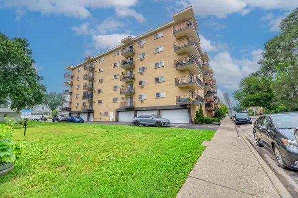 7428 Washington Street #605, Forest Park, IL 60130