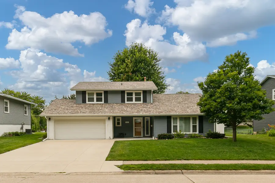 3330 Kenwood Avenue, Davenport, IA 52807 - #2