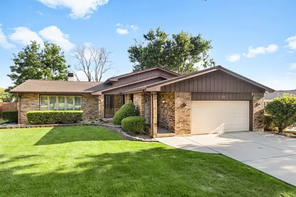 53 James Drive, Westmont, IL 60559