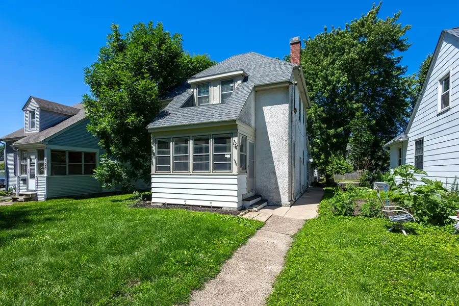 134 S Hazelwood Avenue, Davenport, IA 52802 - #2