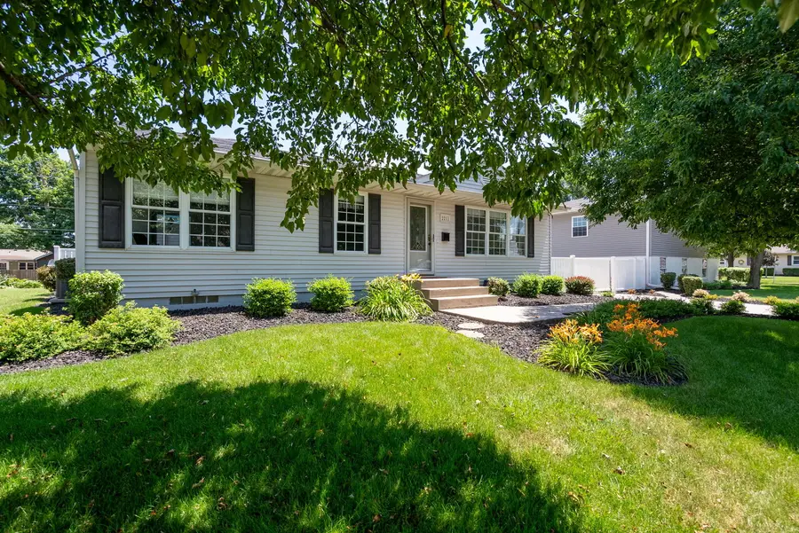 2211 N Ohio Avenue, Davenport, IA 52804 - #2