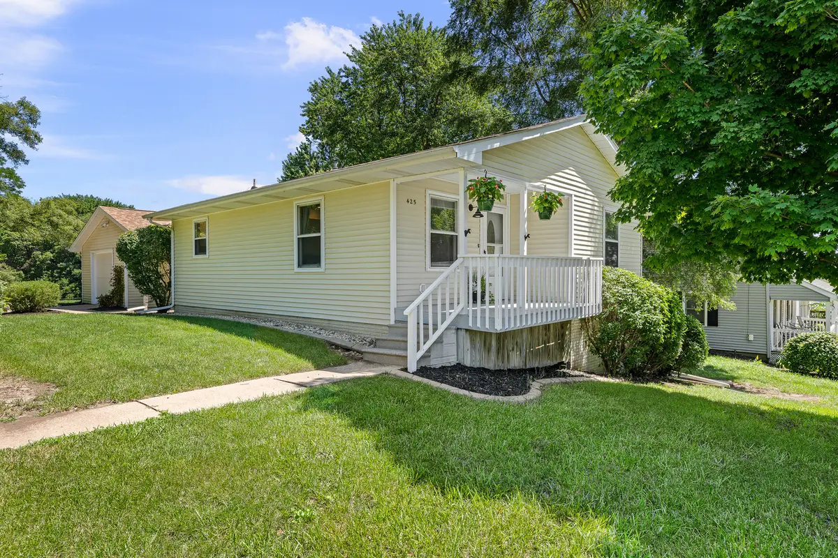 425 Wisconsin Street, Le Claire, IA 52753 - #1