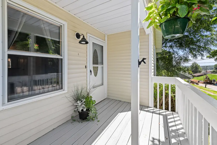 425 Wisconsin Street, Le Claire, IA 52753 - #2