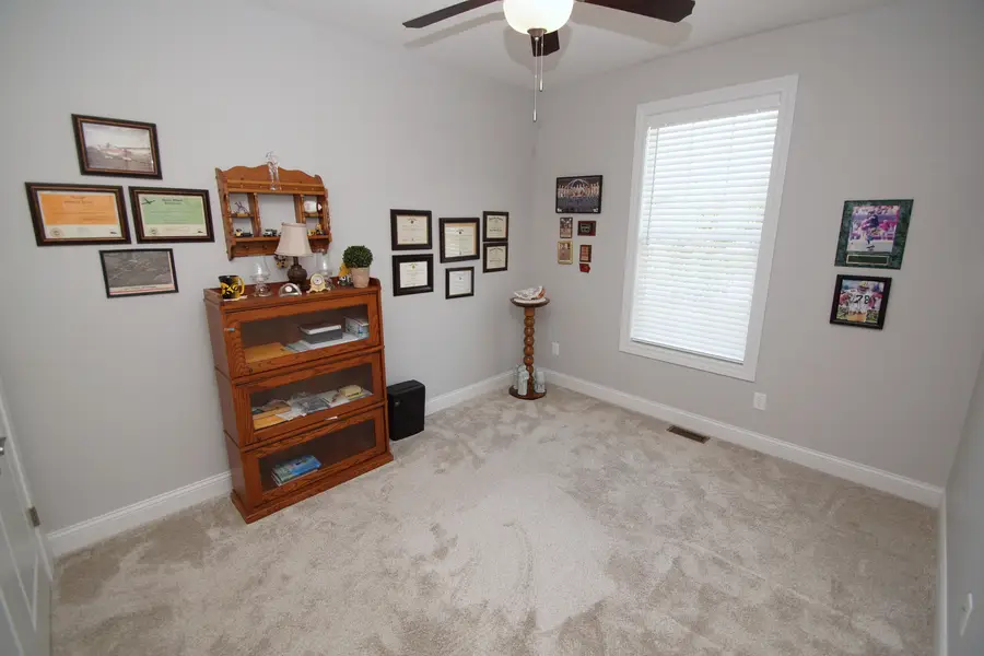 5589 E Creekside Lane, Bettendorf, IA 52722 - #2
