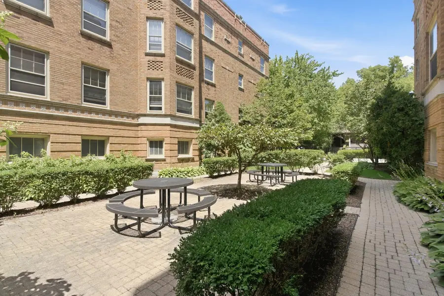 619 Washington Boulevard #1W, Oak Park, IL 60302 - #3