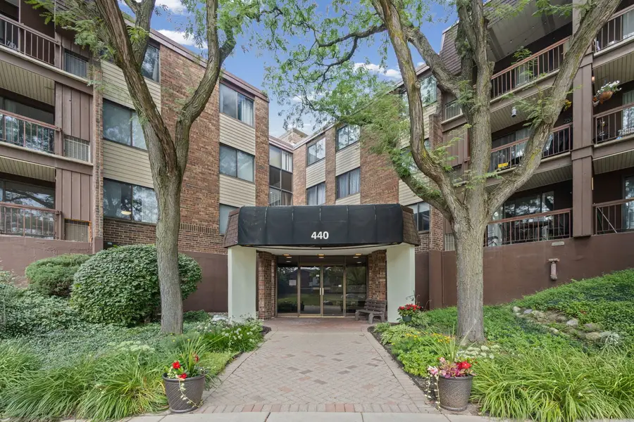 440 Raintree Court #3S, Glen Ellyn, IL 60137 - #2