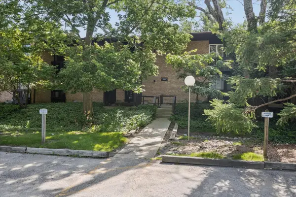 1607 Maple Terrace #2C, Lisle, IL 60532