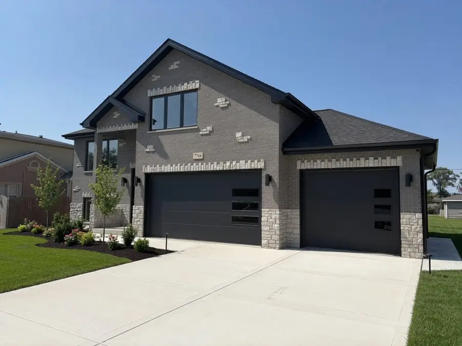 7744 W 81st Street, Bridgeview, IL 60455 - #3