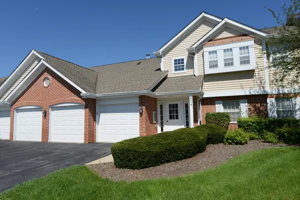 208 Winnsboro Court #A, Schaumburg, IL 60193