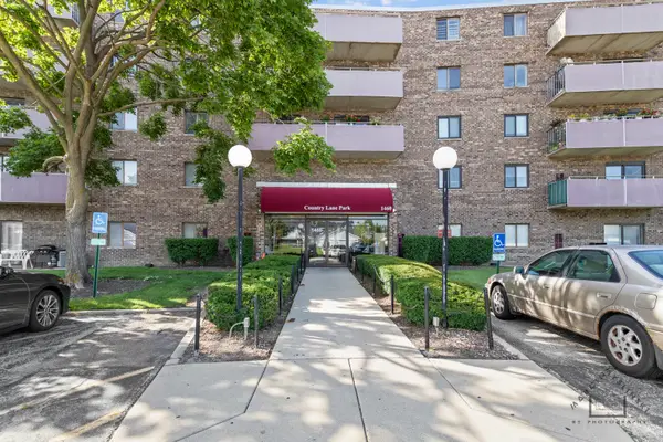 1460 Fairlane Drive #303, Schaumburg, IL 60193