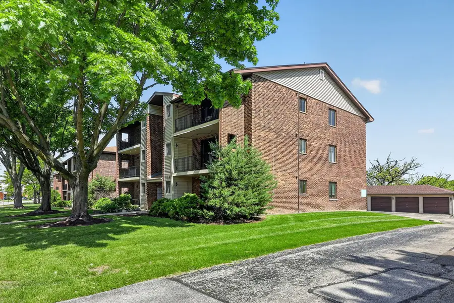 468 Valley Drive #300, Naperville, IL 60563 - #2