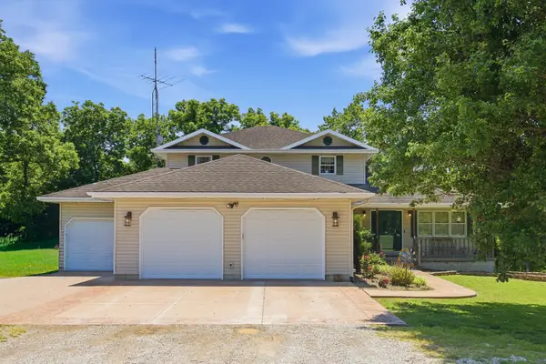 169 State Highway 128, Cowden, IL 62422