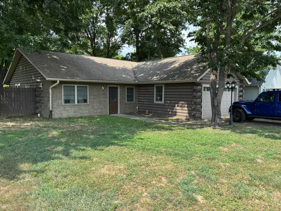 300 Noah Lane, Carterville, IL 62918 - #2
