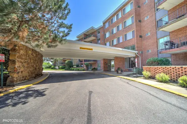 18 E Old Willow Road #101N, Prospect Heights, IL 60070