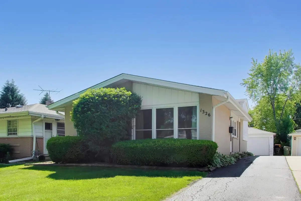 1326 S Dunton Avenue, Arlington Heights, IL 60005 - #1