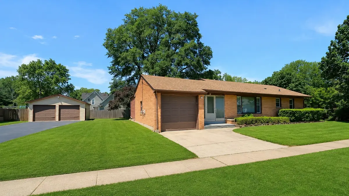 319 N Lord Avenue, Carpentersville, IL 60110 - #1