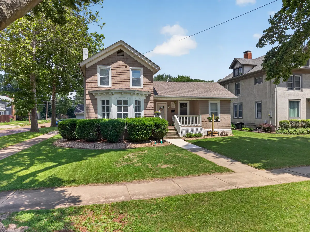 702 Pearl Street, Ottawa, IL 61350 - #1