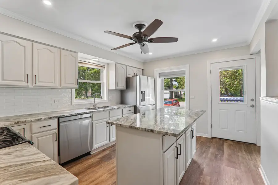 327 Oakwood Drive, Antioch, IL 60002 - #2