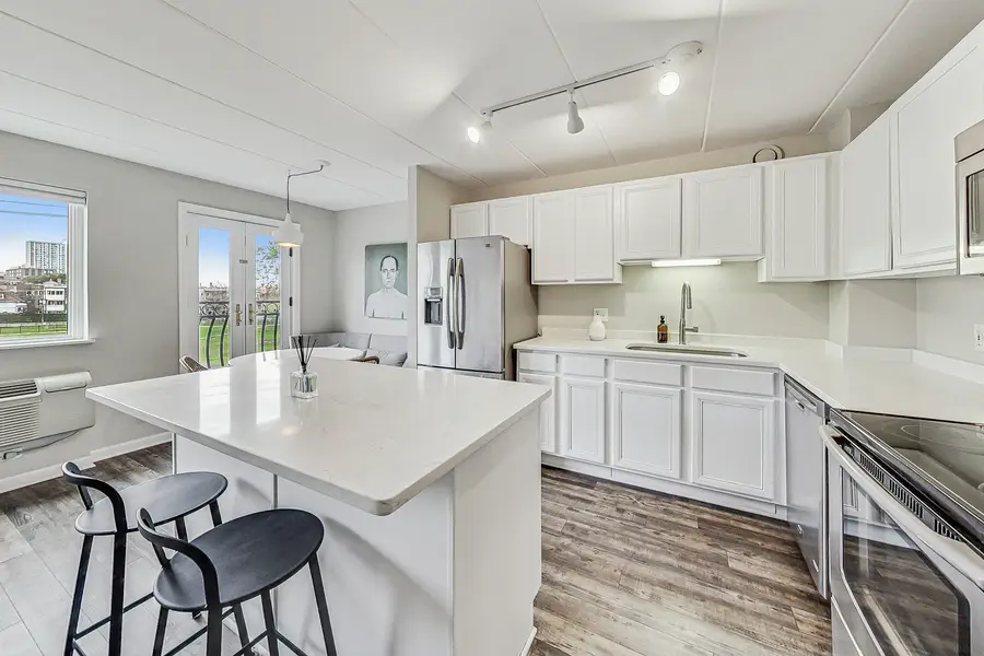 711 W Gordon Terrace #306, Chicago, IL 60613 - #2