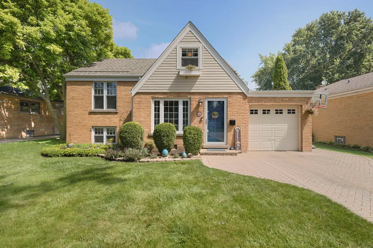 9024 30th Street, Brookfield, IL 60513 - #1