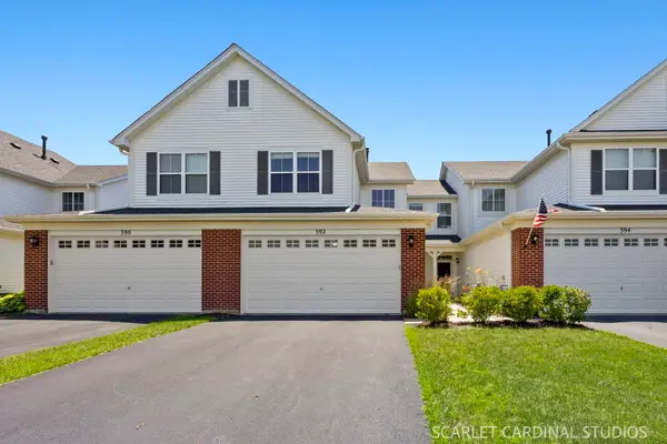 392 Bluegrass Parkway, Oswego, IL 60543