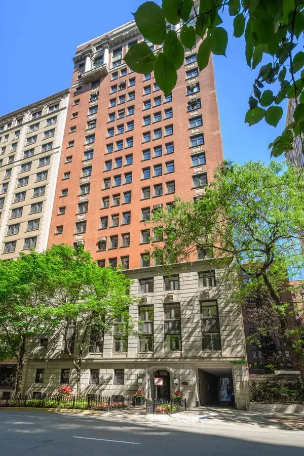 222 E Chestnut Street #11B, Chicago, IL 60611