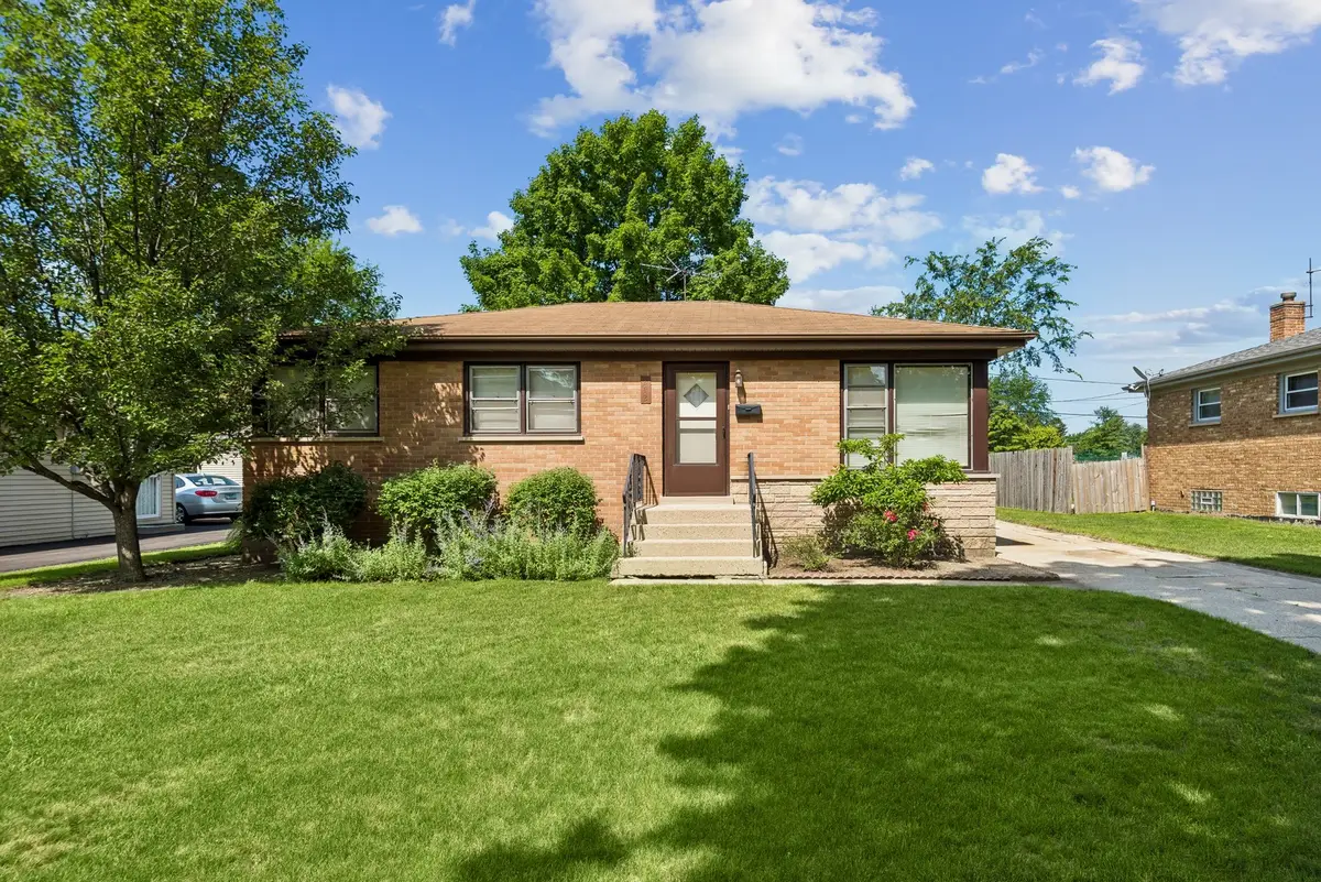 242 N Greenview Avenue, Mundelein, IL 60060 - #1