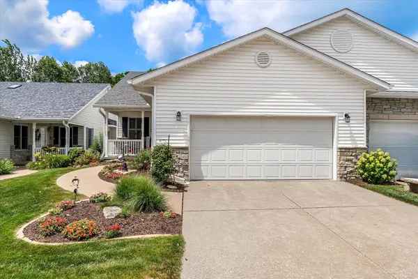 702 Wells Fargo Trail, Le Claire, IA 52753