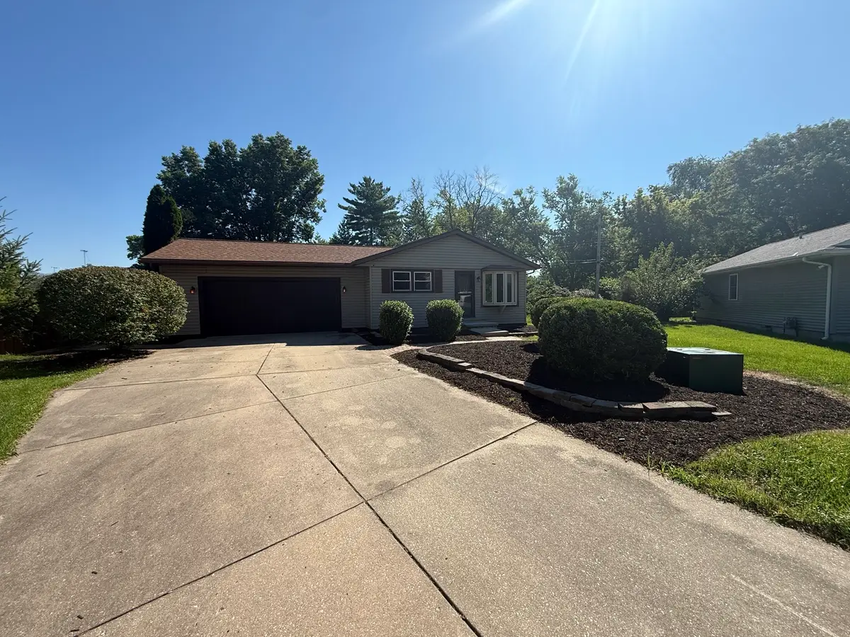 320 Midwestern Drive, Ottawa, IL 61350 - #1