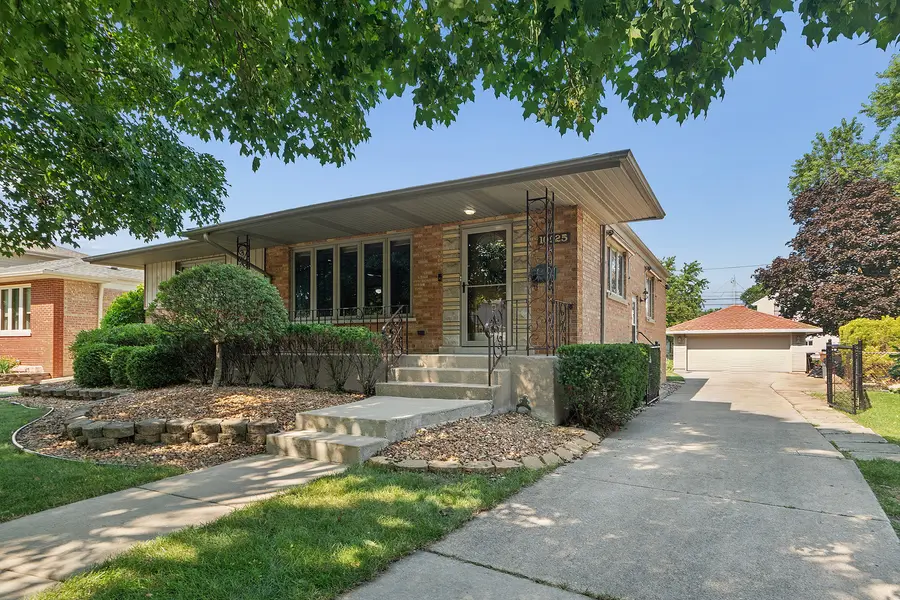 10025 S 53rd Avenue, Oak Lawn, IL 60453 - #2