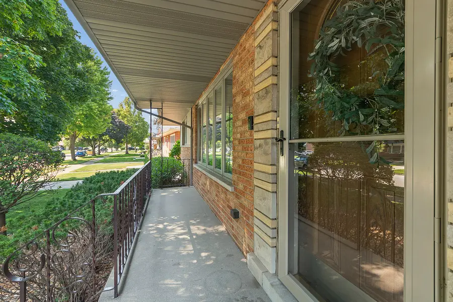 10025 S 53rd Avenue, Oak Lawn, IL 60453 - #3