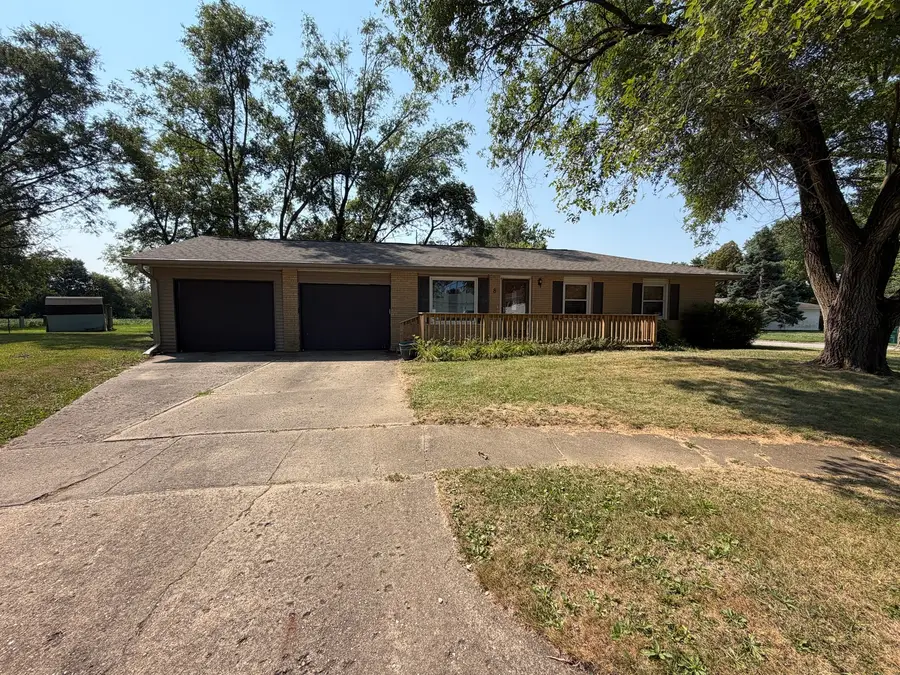 8 Sandburg Court, Clinton, IL 61727 - #3