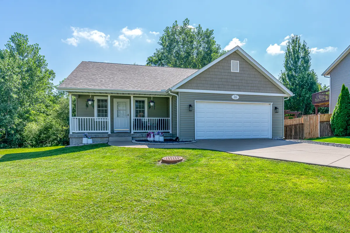 16 W Village Circle, Davenport, IA 52806 - #1