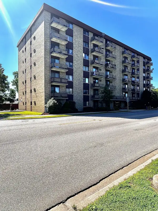 850 Des Plaines Avenue #409, Forest Park, IL 60130