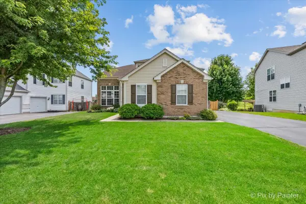 2033 Greenview Drive, Woodstock, IL 60098