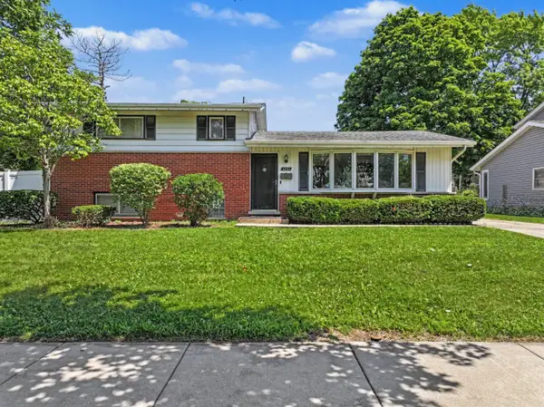 1121 N Crabtree Lane, Mount Prospect, IL 60056