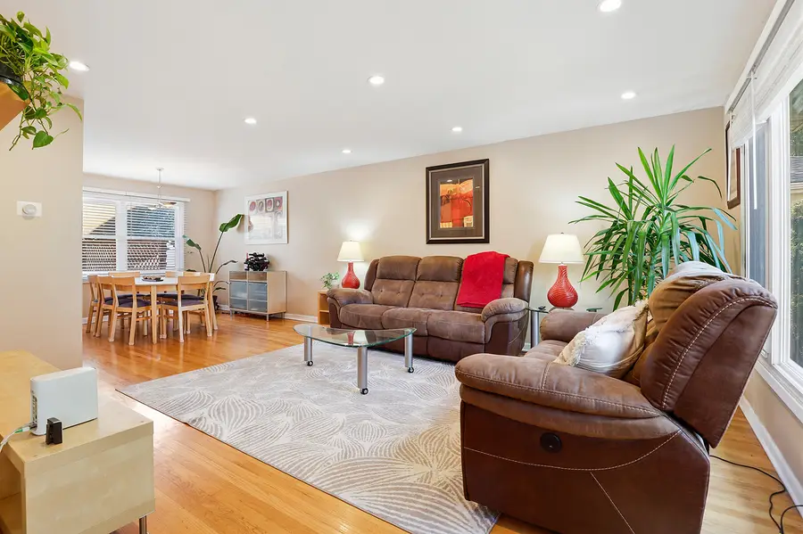 4701 W 102nd Street, Oak Lawn, IL 60453 - #3
