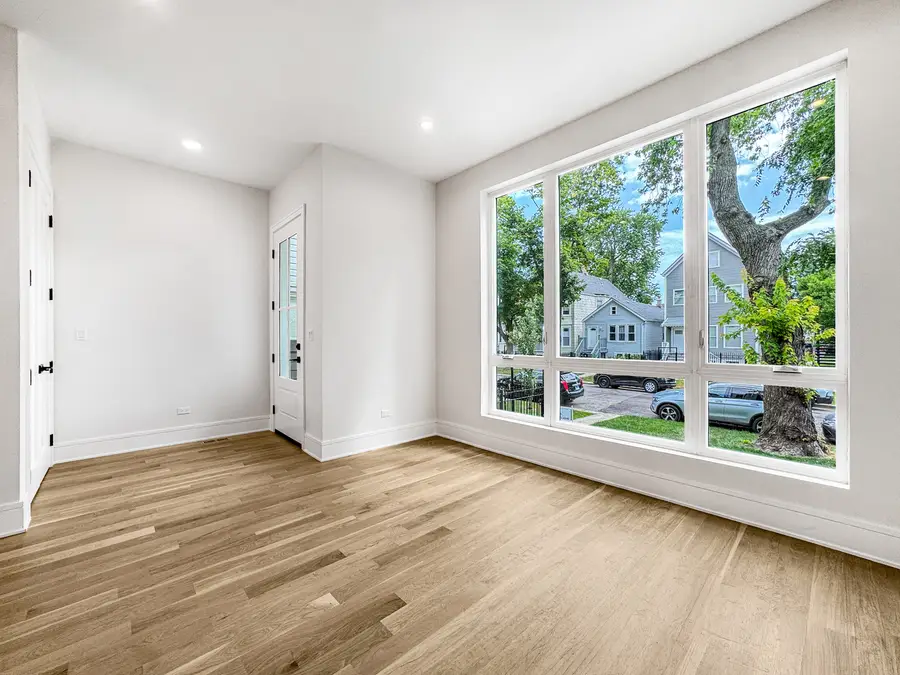1728 N Sawyer Avenue #Front, Chicago, IL 60647 - #2