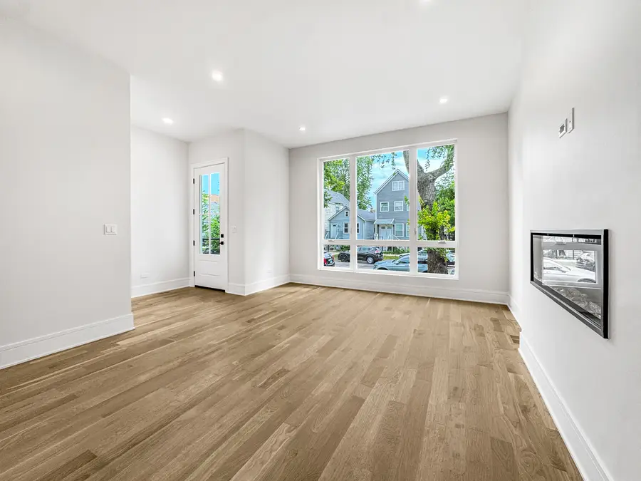 1728 N Sawyer Avenue #Front, Chicago, IL 60647 - #3