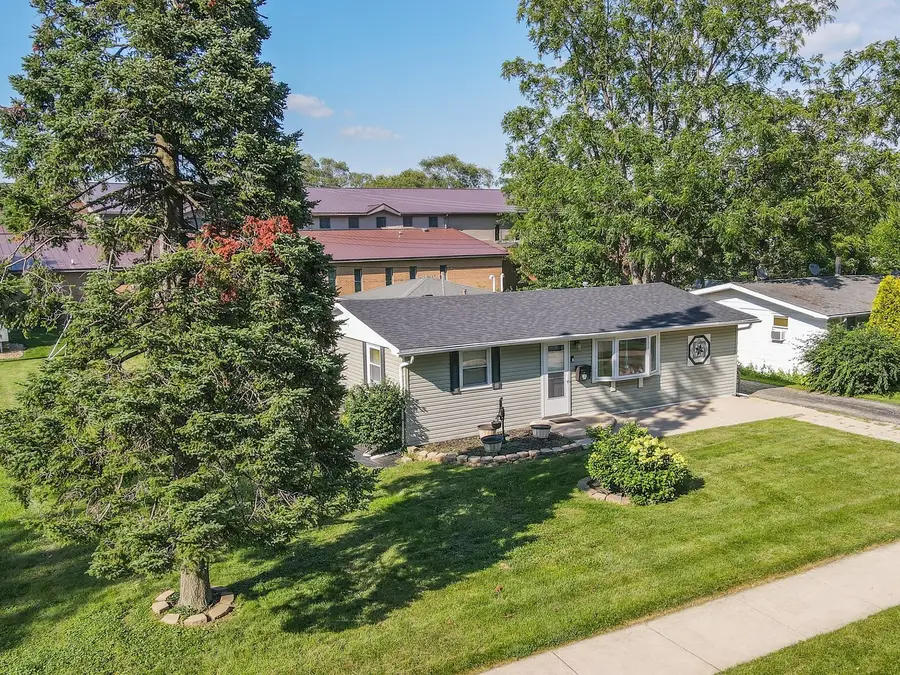 147 E Fifth Street, Manteno, IL 60950 - #3