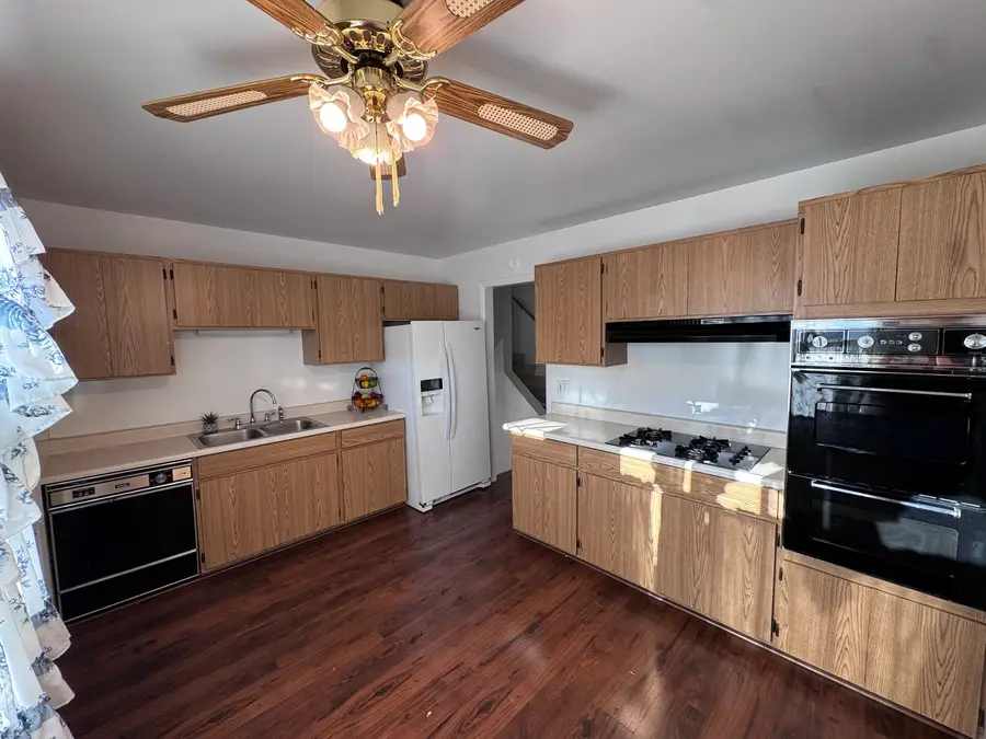 604 N Wilshire Drive, Mount Prospect, IL 60056 - #3