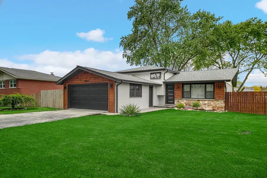 10324 S 81st Avenue, Palos Hills, IL 60465 - #2
